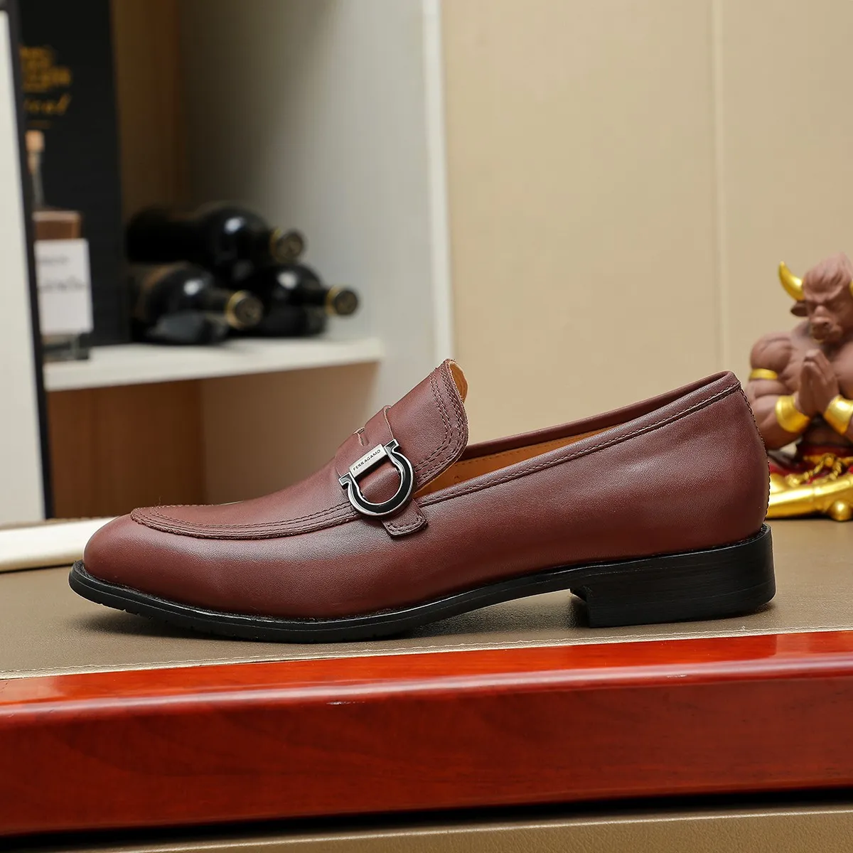 Men's shoes 💰460 Ferragamo [Ferragamo] top imported suit men's shoes 💯Original copy of the official website, product materials: selected imported embossed calfskin + luxury hardware buckle accessories ~ imported water-dyed cow 🐂 leather lining. Strong three-dimensional visual effect, original combination outsole, multiple colors available😘 Size: 39-44 (38.45.46. Customized)